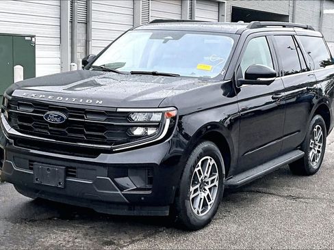 Used 2025 Ford Expedition Active RWD image 2
