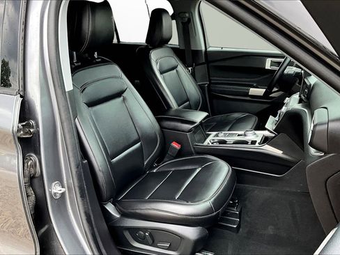 Used 2022 Ford Explorer XLT w/ Equipment Group 202A image 7