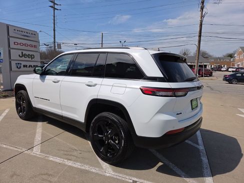 Used 2024 Jeep Grand Cherokee Limited w/ Luxury Tech Group II image 8