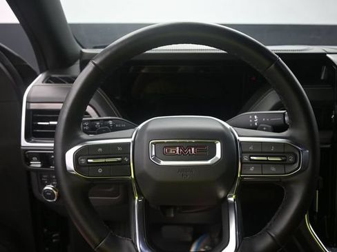 Used 2025 GMC Yukon Elevation w/ LPO, Elevation Black Package AWD/4WD image 17