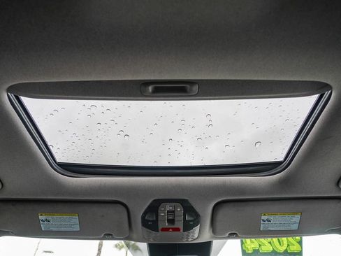 Used 2024 Kia EV9 Wind image 16