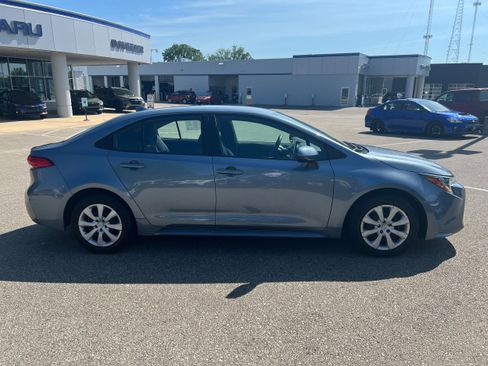 Used 2021 Toyota Corolla LE w/ Carpet Mat Package (TMS) image 8