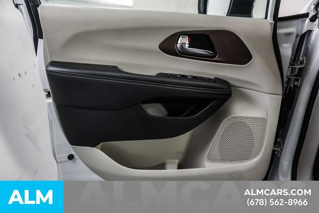 Used 2023 Chrysler Voyager LX FWD image 30