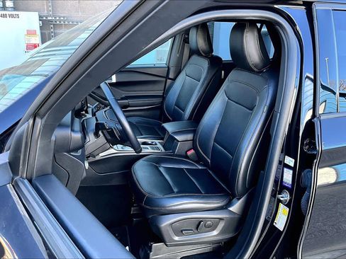 Used 2020 Ford Explorer XLT w/ Equipment Group 202A image 8