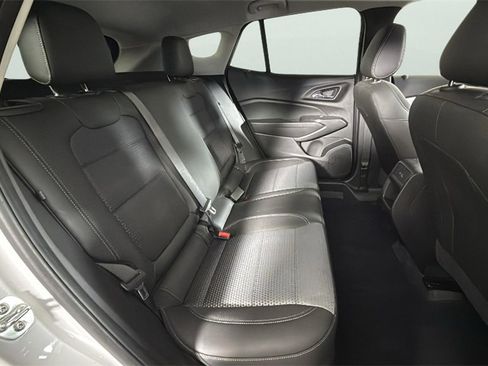 Used 2025 Chevrolet Trax LT image 29