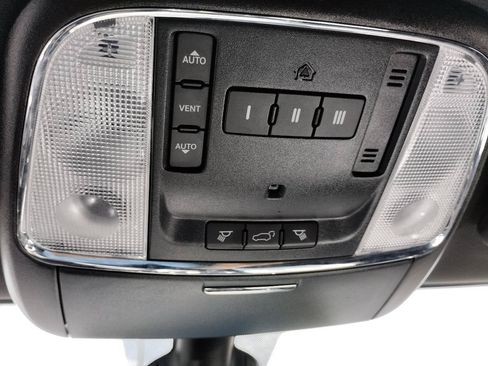 Used 2018 Jeep Grand Cherokee Altitude AWD/4WD image 28