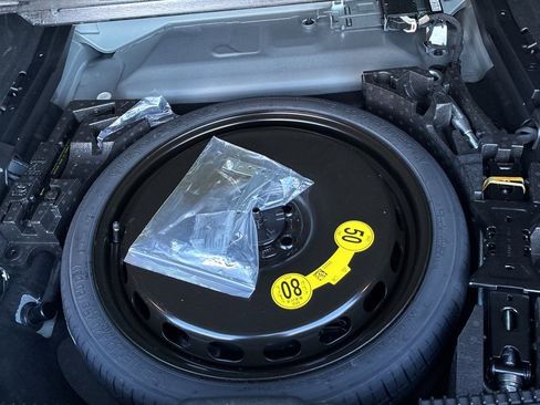 Used 2025 Volvo V60 B5 Cross Country Plus image 10