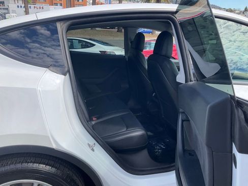 Used 2021 Tesla Model Y Long Range image 51