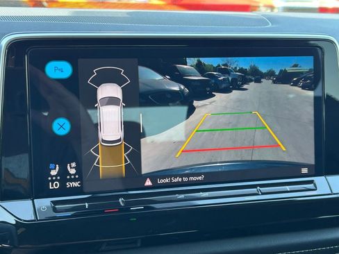 Used 2025 Volkswagen Atlas Cross Sport SE image 34