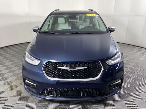 Used 2021 Chrysler Pacifica Limited w/ Uconnect Theater Family Group AWD/4WD image 13
