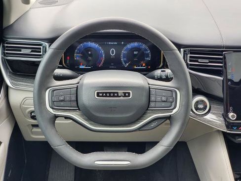 Used 2022 Jeep Wagoneer Series III w/ Premium Group I AWD/4WD image 25