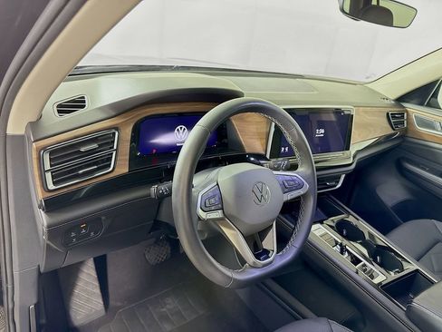 Used 2024 Volkswagen Atlas SE AWD/4WD image 10