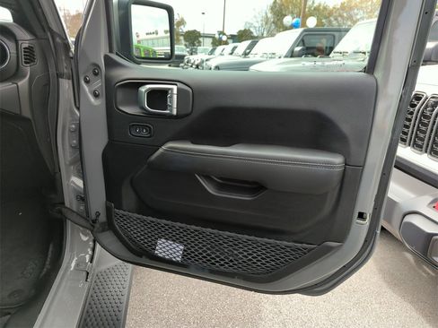 Used 2023 Jeep Wrangler Unlimited Sahara w/ Cold Weather Group image 33