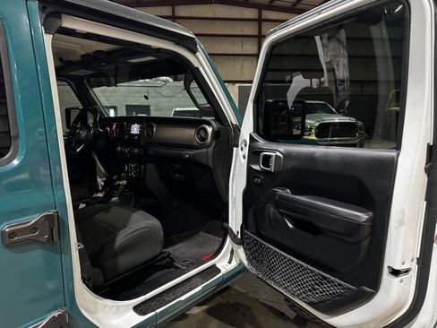 Used 2020 Jeep Gladiator Sport w/ Quick Order Package 24S image 26