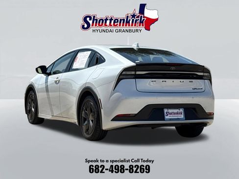 Used 2023 Toyota Prius Prime FWD image 8