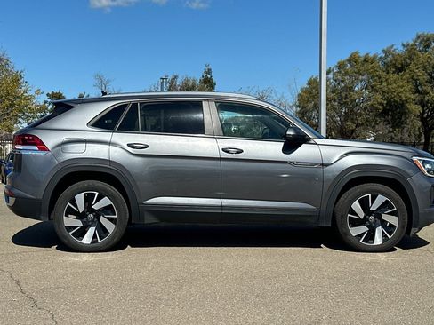 Used 2024 Volkswagen Atlas Cross Sport SE AWD/4WD image 3