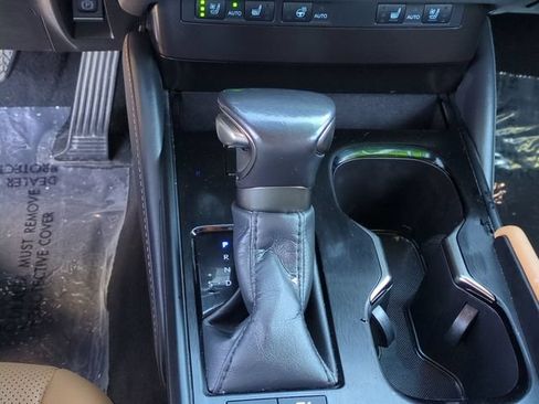 Used 2024 Lexus ES 300h w/ Premium Package FWD image 18