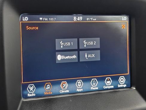 Used 2019 Jeep Compass Latitude AWD/4WD image 29