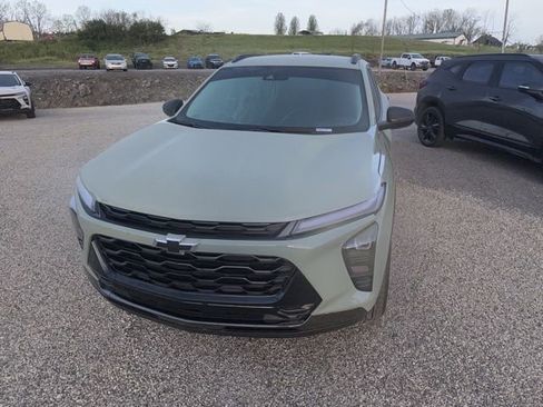 Used 2025 Chevrolet Trax ACTIV w/ Driver Confidence Package image 2