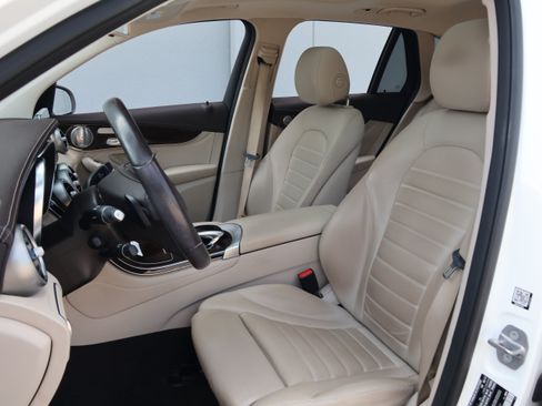 Used 2018 Mercedes-Benz GLC 300 4MATIC image 31