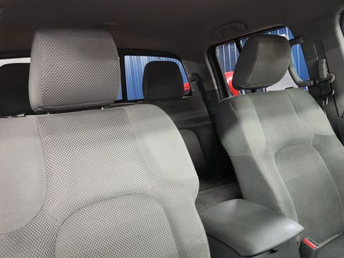 Used 2014 Nissan Frontier SV image 15