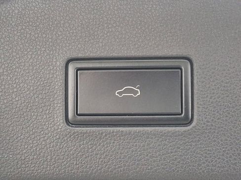 Used 2021 Volkswagen Atlas SEL Premium image 30