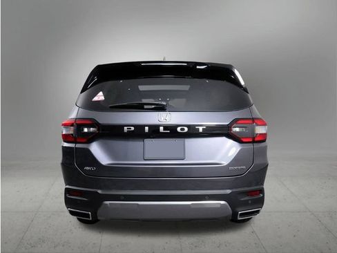 New 2026 Honda Pilot Touring image 4