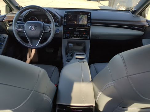Used 2019 Toyota Avalon Limited w/ Preferred Accessory Package image 11