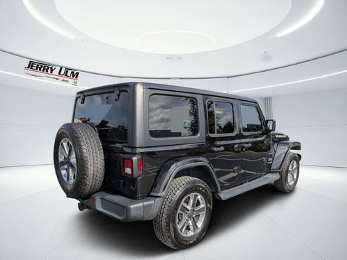 Used 2018 Jeep Wrangler Unlimited Sahara AWD/4WD image 3