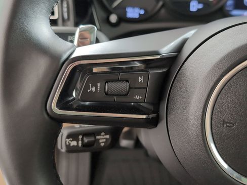 Used 2025 Porsche Macan image 22