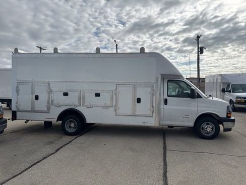 New 2025 Chevrolet Express 4500 w/ Power Convenience Package RWD image 4