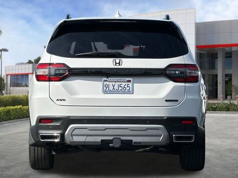 Used 2025 Honda Pilot Touring image 6