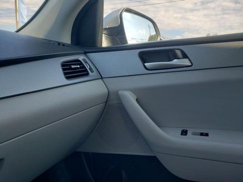 Used 2018 Hyundai Sonata SE FWD image 25