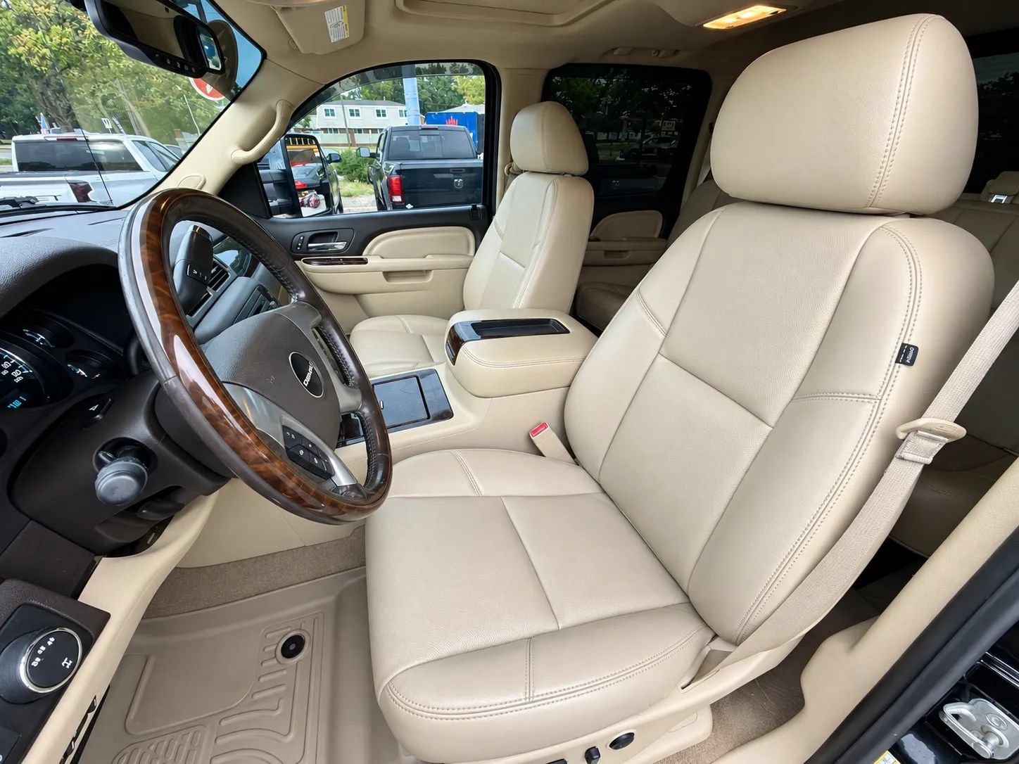 Used 2014 GMC Sierra 2500 Denali w/ Suspension Package, Off-Road AWD/4WD image 8