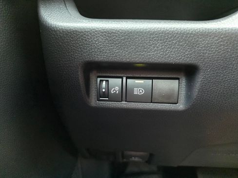 Used 2021 Toyota RAV4 XLE AWD/4WD image 19
