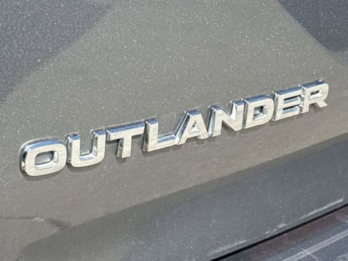 Used 2024 Mitsubishi Outlander SE image 8