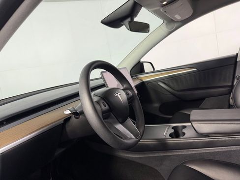Used 2024 Tesla Model Y Long Range AWD/4WD image 26