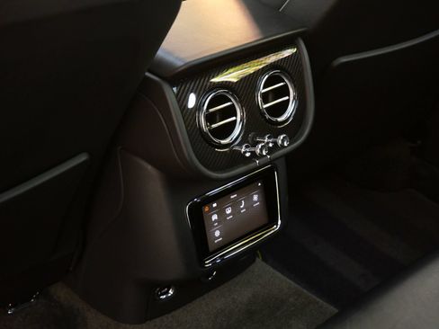 Used 2023 Bentley Bentayga AWD/4WD image 18