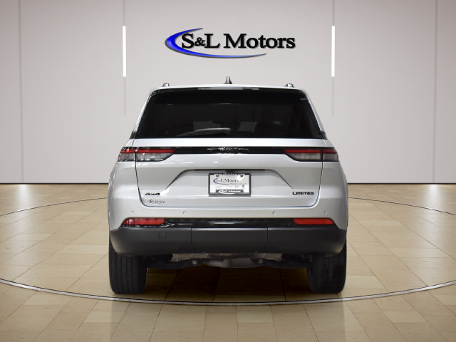 Used 2023 Jeep Grand Cherokee Limited w/ Black Appearance Package AWD/4WD image 7