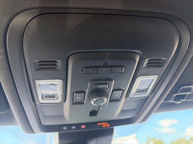 Used 2023 Chevrolet Tahoe Premier AWD/4WD image 25