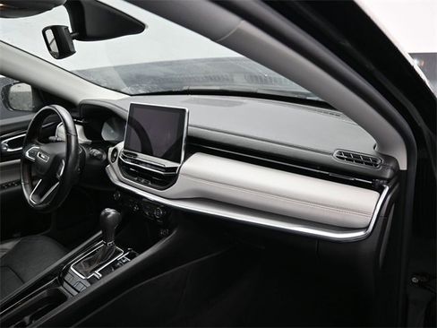 Used 2022 Jeep Compass Limited image 9