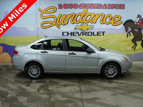 Used 2009 Ford Focus SE image 1