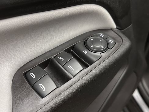 Used 2022 Chevrolet Equinox LS image 11