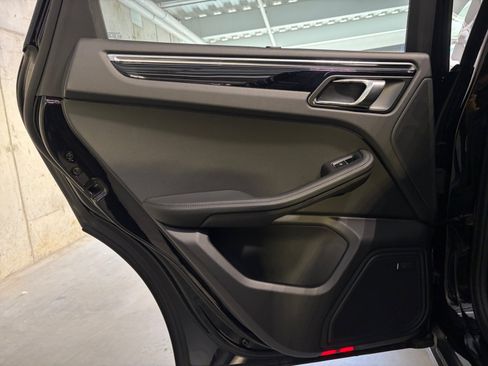 Certified 2026 Porsche Macan AWD/4WD image 24