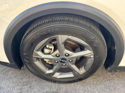 Used 2025 Kia K4 LXS image 30