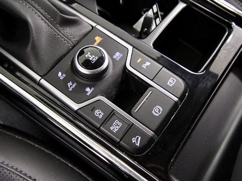 Certified 2025 Kia Sorento SX image 30