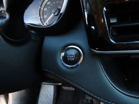 Used 2023 Toyota Highlander XLE image 28