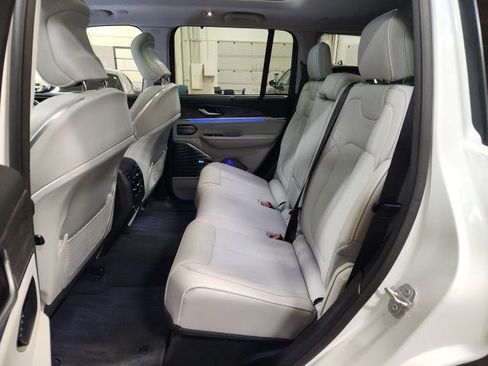 Used 2023 Jeep Grand Cherokee Overland w/ Luxury Tech Group IV image 29