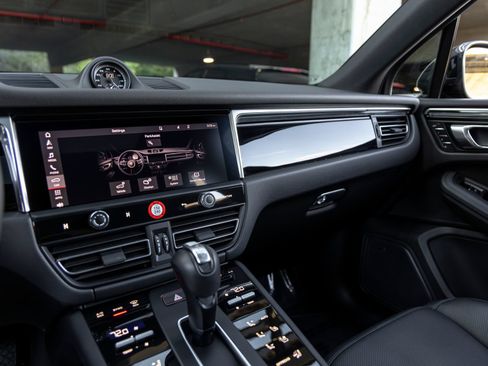 Certified 2026 Porsche Macan AWD/4WD image 37