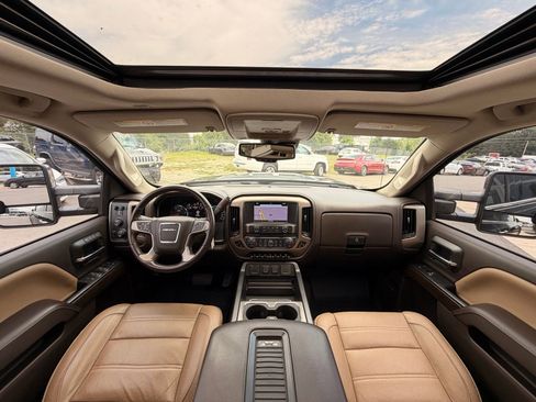 Used 2019 GMC Sierra 2500 Denali w/ Duramax Plus Package AWD/4WD image 33